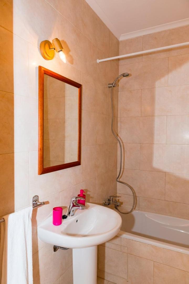 Tac - Alcantarilha House Apartment ภายนอก รูปภาพ